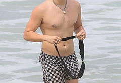 Yungblud paparazzi nude and sexy shots