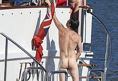 Yungblud bare ass