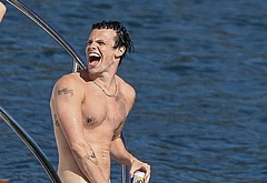 Yungblud get naked