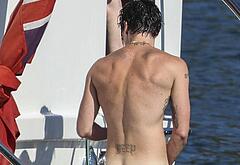 Yungblud nudes