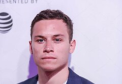 Finn Cole cock bulge and shirtless pics