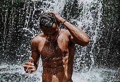 Elliot Knight sexy underwear and nude selfie pics