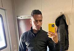 Elliot Knight sexy underwear and nude selfie pics