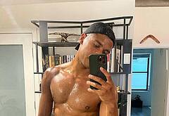 Elliot Knight sexy underwear and nude selfie pics