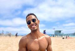 Elliot Knight sexy underwear and nude selfie pics