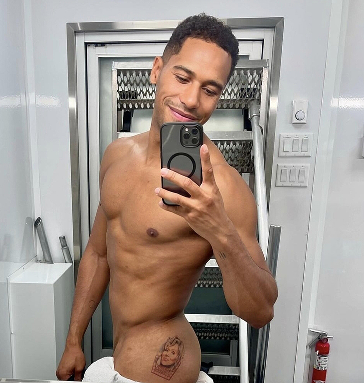 Elliot Knight nude