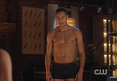 Elliot Knight nude and erotic gay scenes