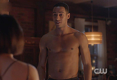Elliot Knight nude and erotic gay scenes