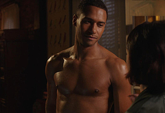 Elliot Knight nude and erotic gay scenes