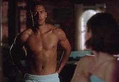 Elliot Knight nude and erotic gay scenes