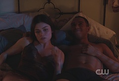 Elliot Knight nude and erotic gay scenes