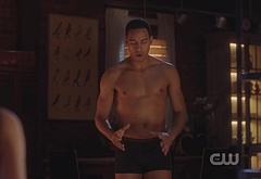 Elliot Knight nude and erotic gay scenes