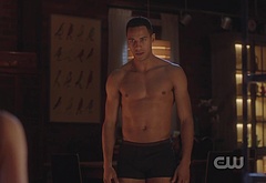 Elliot Knight nude and erotic gay scenes