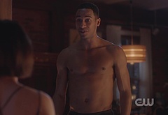 Elliot Knight nude and erotic gay scenes