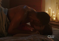 Elliot Knight nude and erotic gay scenes