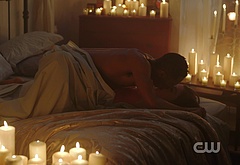 Elliot Knight nude and erotic gay scenes