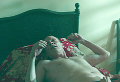Paul Bettany nude in Amadeus