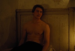 Joe Alwyn nude and sex scenes
