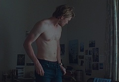 Joe Alwyn nude and sex scenes