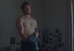 Joe Alwyn nude and sex scenes