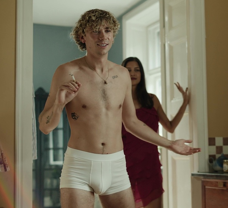 Felix Sandman shirtless
