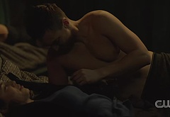 Richard Harmon shirtless in The 100 7-12 The Stranger