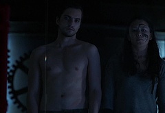 Richard Harmon shirtless in The 100 4-09 DNR