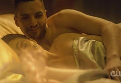 Richard Harmon shirtless in The 100 7-16 The Last War