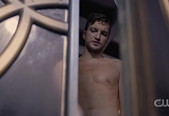 Richard Harmon shirtless in The 100 7-03 False Gods