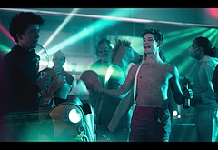 Damian Hardung shirtless in How To Sell Drugs Online 3-05 To make amends maybe be friends