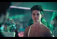 Damian Hardung shirtless in How To Sell Drugs Online 3-05 To make amends maybe be friends