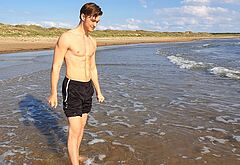 Damian Hardung nude and erotic photos