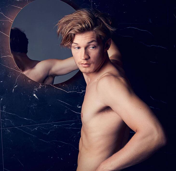 Damian Hardung nude and erotic photos