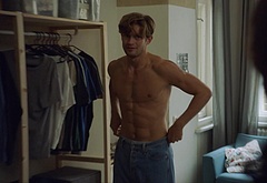 Damian Hardung shirtless in Softies 1-01 Episode 1 1