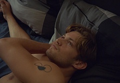Damian Hardung shirtless in Softies 1-01 Episode 1 1