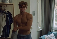 Damian Hardung shirtless in Softies 1-01 Episode 1 1