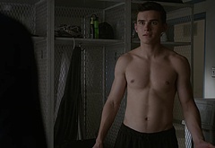 Michael Johnston shirtless in Teen Wolf 5-13 Codominance