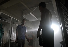 Michael Johnston shirtless in Teen Wolf 5-13 Codominance