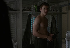Michael Johnston shirtless in Teen Wolf 5-13 Codominance