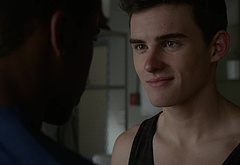 Michael Johnston shirtless in Teen Wolf 5-13 Codominance