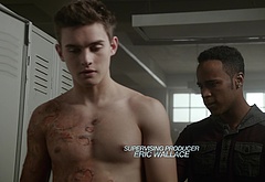 Michael Johnston shirtless in Teen Wolf 5-13 Codominance