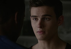 Michael Johnston shirtless in Teen Wolf 5-13 Codominance