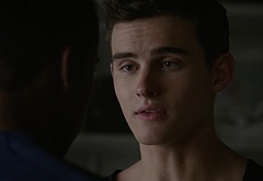 Michael Johnston shirtless in Teen Wolf 5-13 Codominance