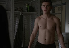 Michael Johnston shirtless in Teen Wolf 5-13 Codominance
