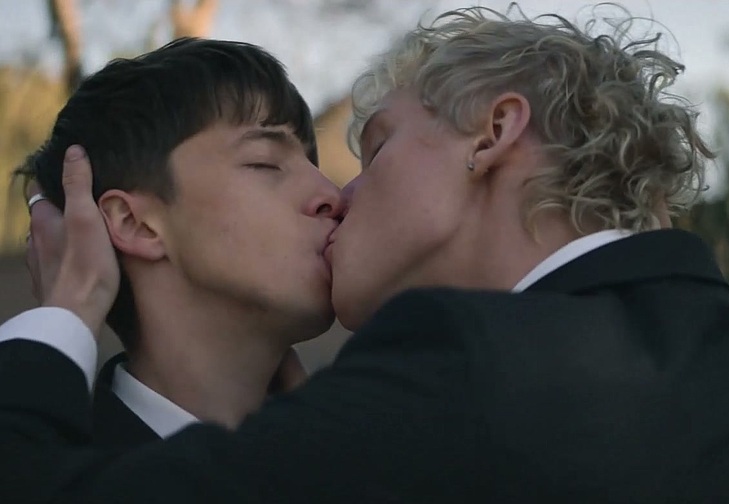 Joe Bird nude and gay sex scenes