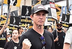 Shawn Hatosy nude and dick bulge pics