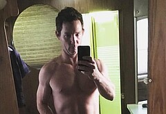 Shawn Hatosy nude and dick bulge pics