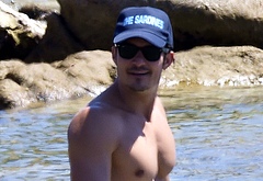 Orlando Bloom frontal nude pics