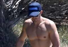 Orlando Bloom frontal nude pics