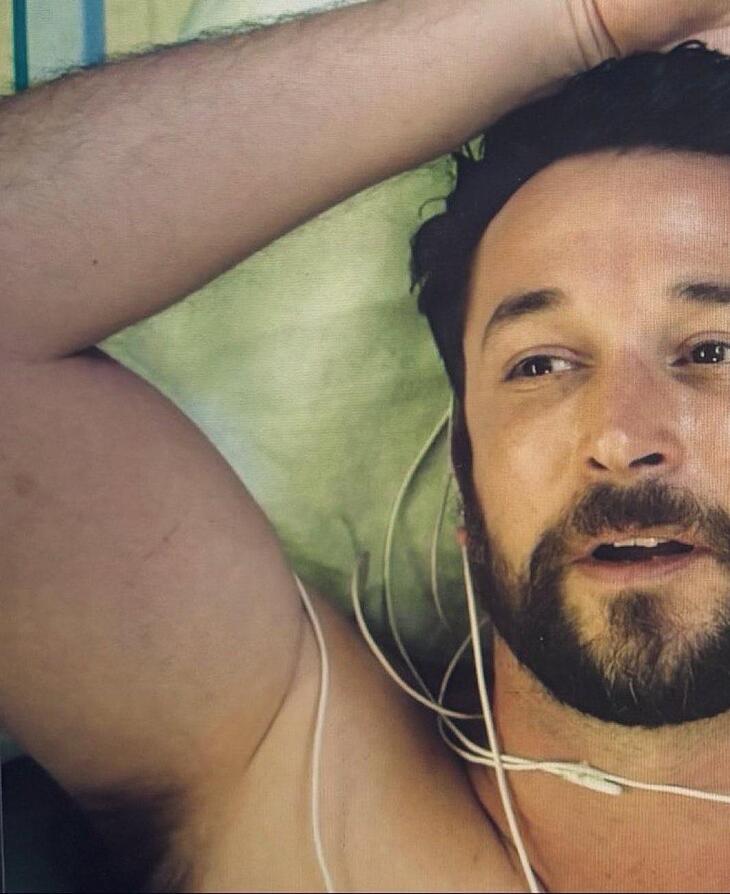 Noah Wyle shirtless and sexy pics